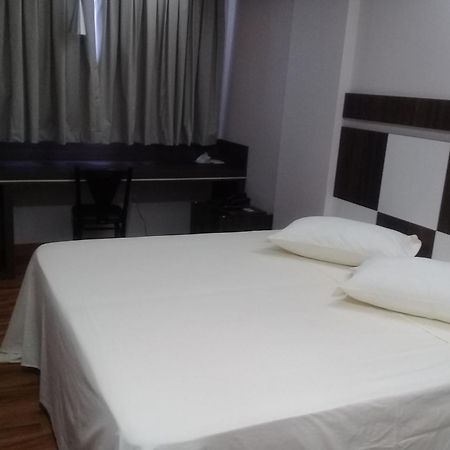 Hotel Maestro Villa Do Lago Toledo Экстерьер фото